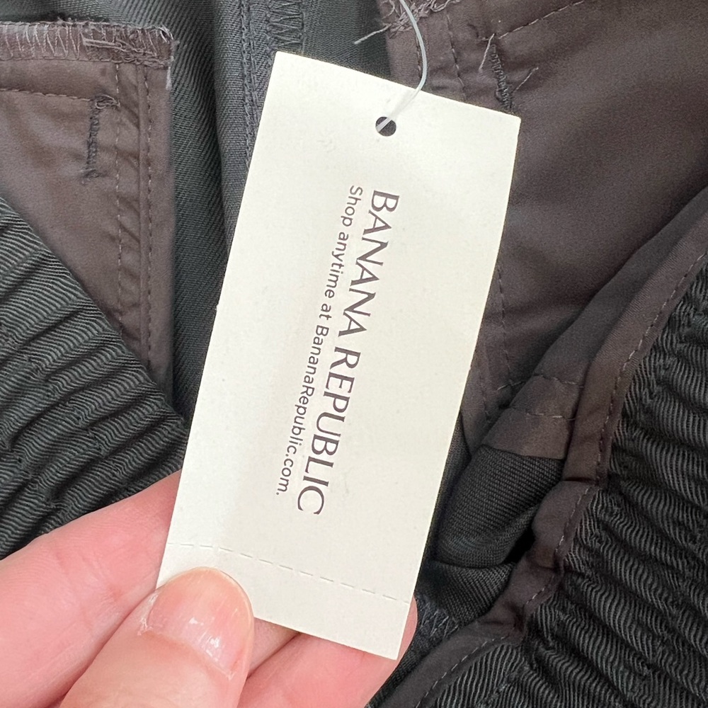 NWT Banana Republic Gray Cuffed Joggers | Size M | Cargo Pockets | Fall 2019 - Picture 13 of 17
